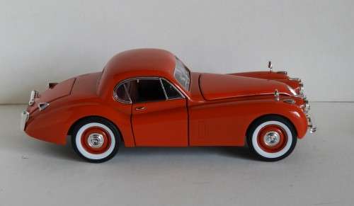 Jaguar XK120 (1949) 1:32 Signature Models