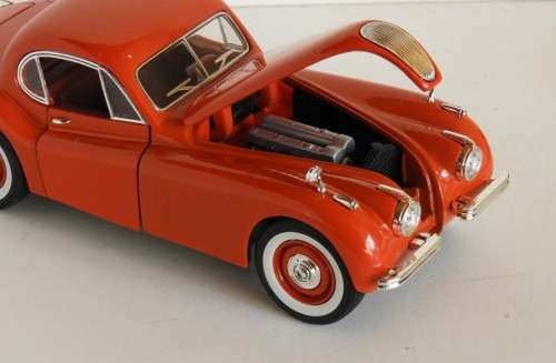 Jaguar XK120 (1949) 1:32 Signature Models