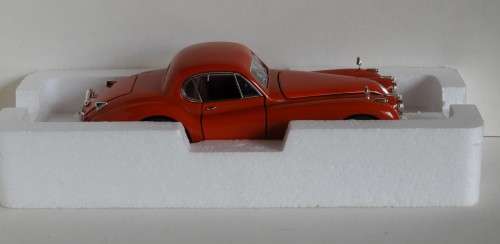 Jaguar XK120 (1949) 1:32 Signature Models
