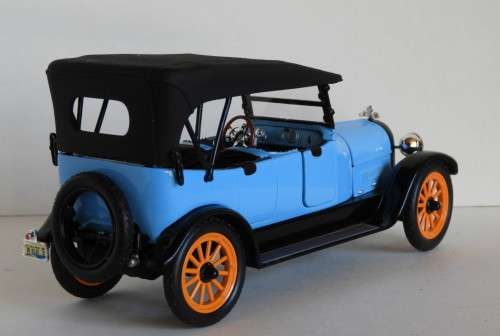 Reo Touring  (1917) 1:32 Signature Models