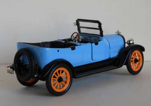 Reo Touring  (1917) 1:32 Signature Models