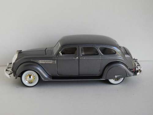 Chrysler Airflow 1:32 Signature Models