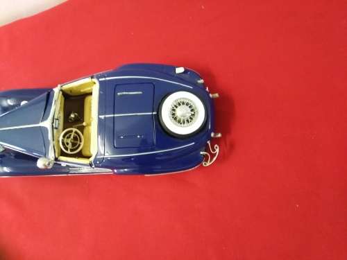 Mercedes Roadster 500SL - Model 1/18   - Please See Pictures for condition