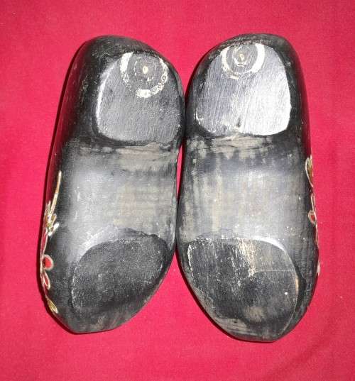 A CHINESE JEWELLERY BOX & A DUTCH WOODEN CLOGS - see pictures