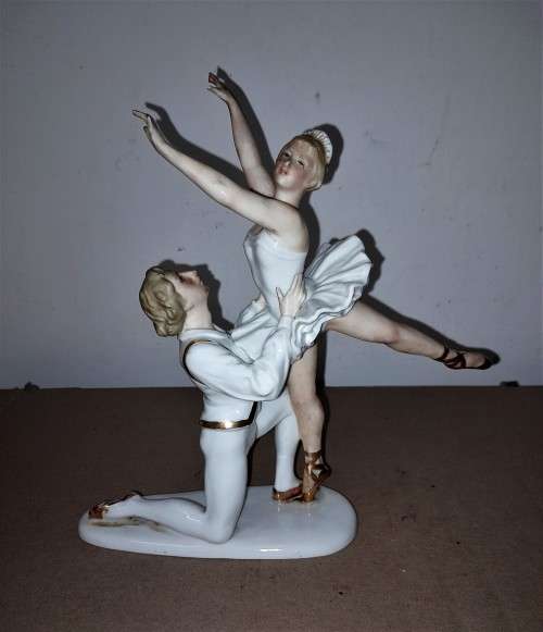 CAPODIMONTA BALLET FIGURE 5722 B (CHECK FINGERS) -  see pictures