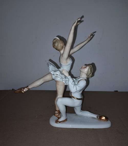 CAPODIMONTA BALLET FIGURE 5722 B (CHECK FINGERS) -  see pictures