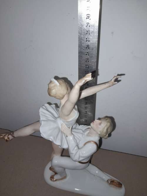 CAPODIMONTA BALLET FIGURE 5722 B (CHECK FINGERS) -  see pictures