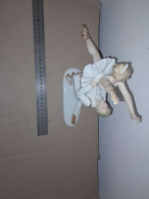 CAPODIMONTA BALLET FIGURE 5722 B (CHECK FINGERS) -  see pictures