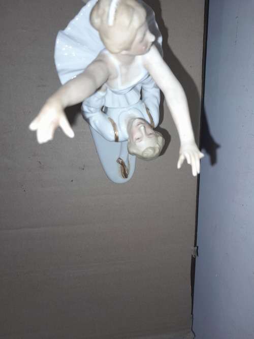 CAPODIMONTA BALLET FIGURE 5722 B (CHECK FINGERS) -  see pictures