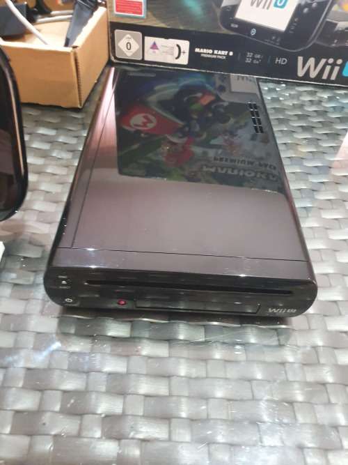 Nitendo wii u mario kart edition 32gb perfect condition