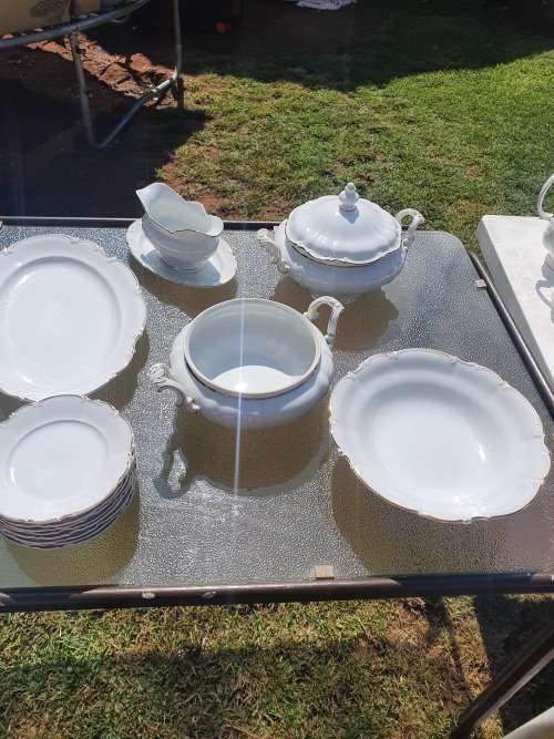 Hutschenreuther germany sylvia 1814 (37 piece dinner set) gold set