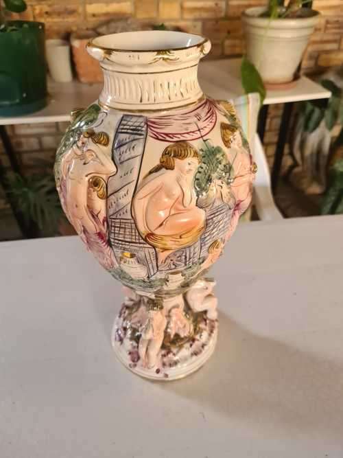 Collectable capodimonte vase 45cm