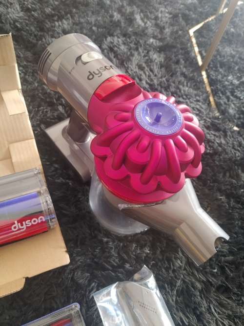 Dyson 7v fluffy cordless vacuum cleaner please read