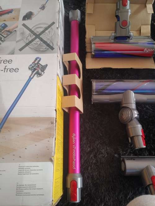 Dyson 7v fluffy cordless vacuum cleaner please read