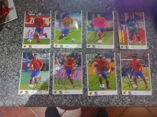 2010 spain wold cup winner pictures with signatures