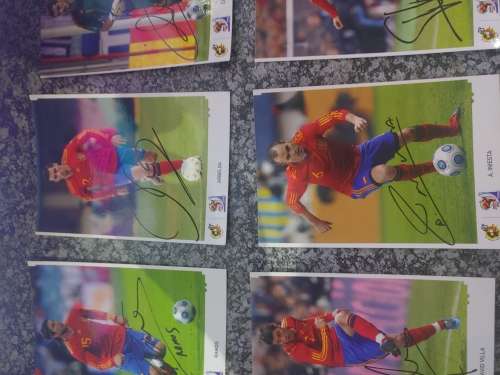 2010 spain wold cup winner pictures with signatures