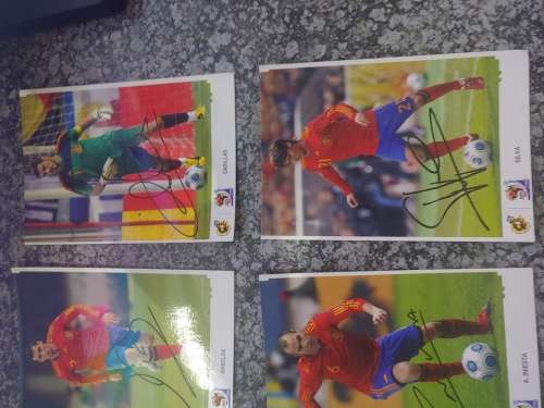 2010 spain wold cup winner pictures with signatures