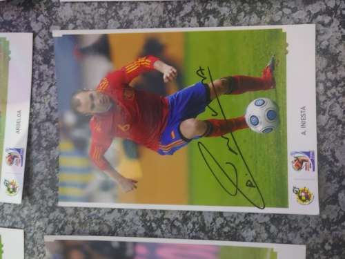 2010 spain wold cup winner pictures with signatures
