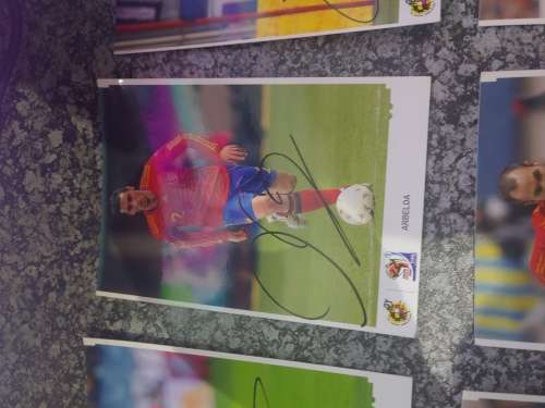 2010 spain wold cup winner pictures with signatures