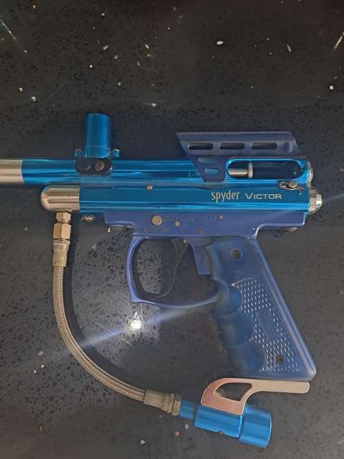 Spyder victor professional semi auto cal 68 paintball gun RETAIL VALUE R2500