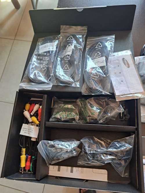 Samsung 10x4k 3d glasses and accessories  all for one bid bargain starting at R1