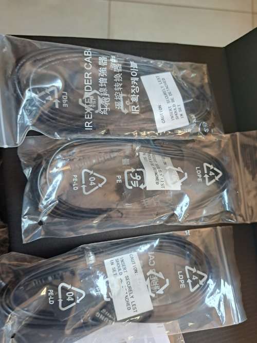 Samsung 10x4k 3d glasses and accessories  all for one bid bargain starting at R1