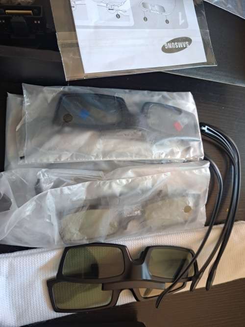Samsung 10x4k 3d glasses and accessories  all for one bid bargain starting at R1
