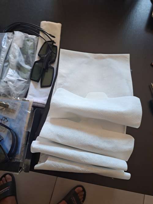 Samsung 10x4k 3d glasses and accessories  all for one bid bargain starting at R1