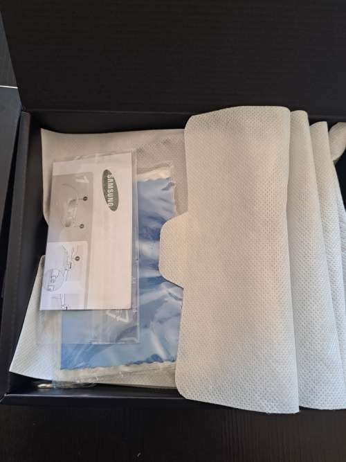 Samsung 10x4k 3d glasses and accessories  all for one bid bargain starting at R1