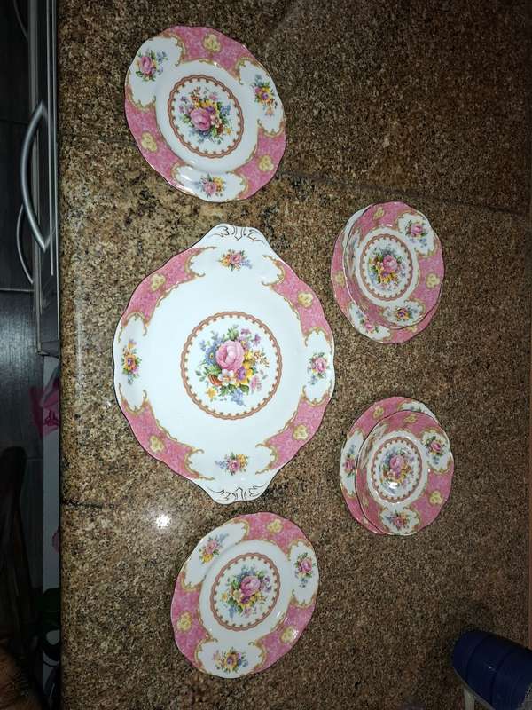 Royal albert lady carlyle assorted plates