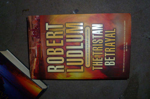 ROBERT LUDLUM THE TRISTAN BETRAYAL