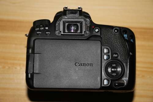 Canon EOS 77D