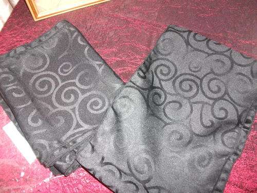Stunning Black Scroll Damask Runner set