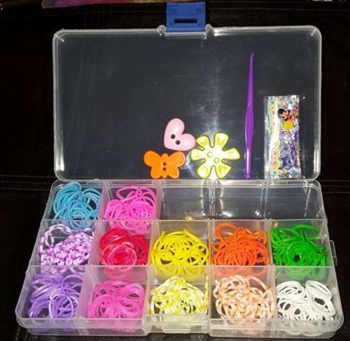 Keep the Kids Creatively Busy - 300PC LOOM BANDS AND CHARM BRACELET REFILL KIT IN CASE