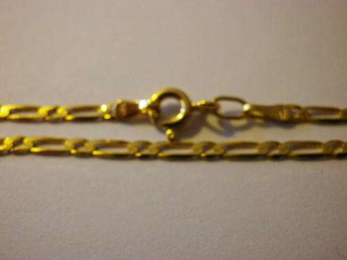 9 carat gold bracelet 19 cm long.