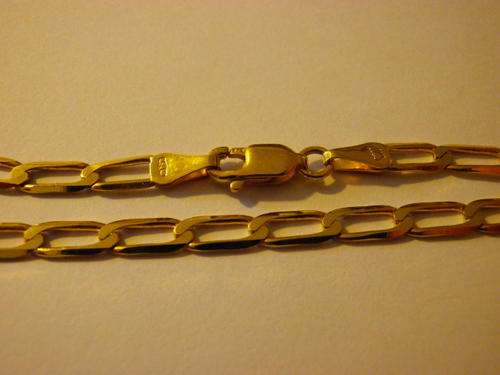 55 cm 9 carat gold chain.