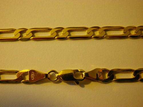 9 carat gold chain 55 cm long.