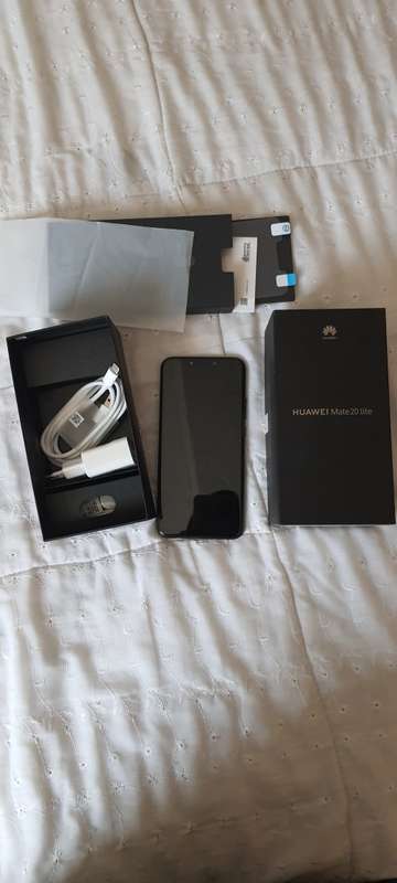 Huawei Mate 20 Lite 64GB Like New and New Original Accessories ** BOXED **