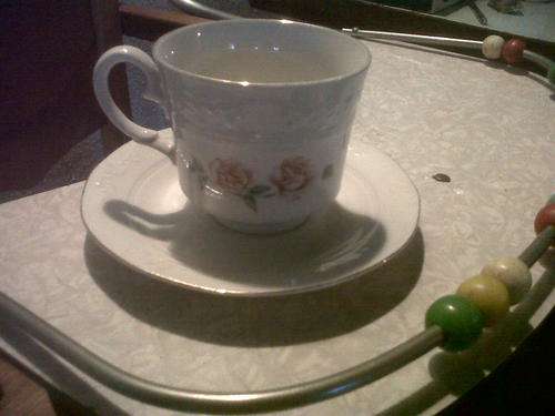 Huguenot Royale Tea cups and saucers. x5