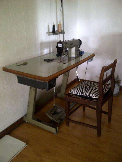 Juki industrial sewing machine in very good working condition.