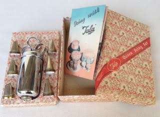 VINTAGE TALA QUEEN ICING SET, IN ORIGINAL BOX, NEVER USED, INCLUDING INSTRUCTION LEAFLET