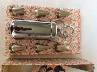 VINTAGE TALA QUEEN ICING SET, IN ORIGINAL BOX, NEVER USED, INCLUDING INSTRUCTION LEAFLET
