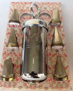 VINTAGE TALA QUEEN ICING SET, IN ORIGINAL BOX, NEVER USED, INCLUDING INSTRUCTION LEAFLET