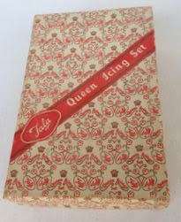 VINTAGE TALA QUEEN ICING SET, IN ORIGINAL BOX, NEVER USED, INCLUDING INSTRUCTION LEAFLET
