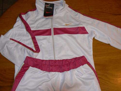LADIES - NIKE TOP WITH PANTS - MEDUIM - BRAND NEW