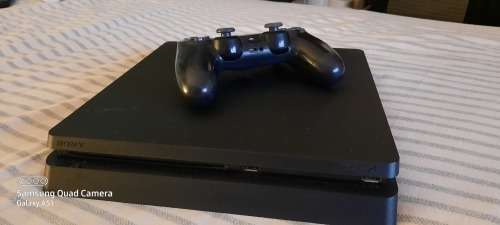 PS4 slim 1TB + 1 controller