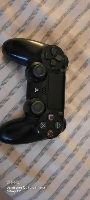 PS4 slim 1TB + 1 controller