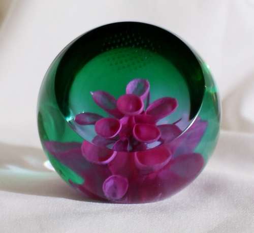 CAITHNESS of Scotland "Pink Dhalia" paperweight and original packaging