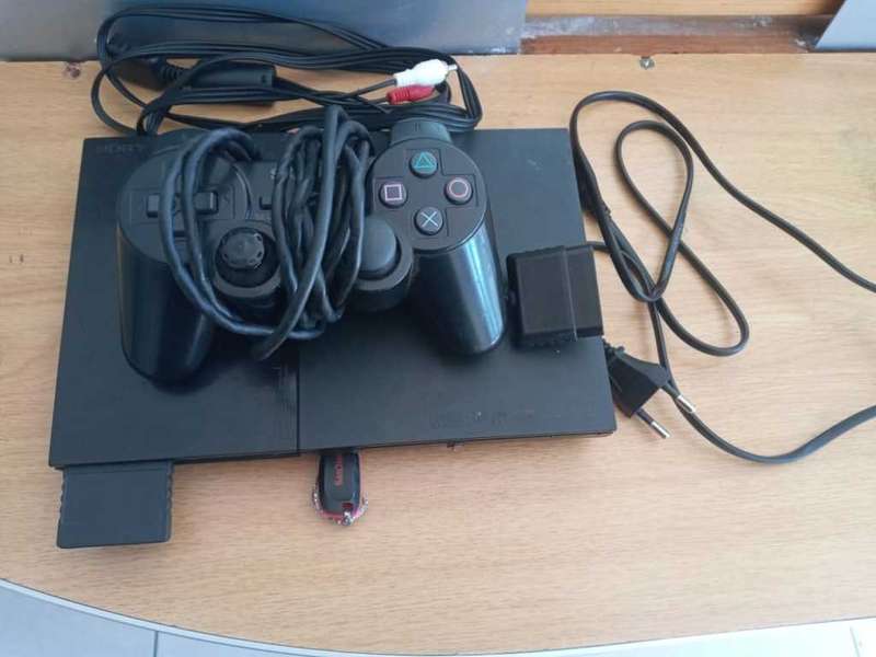 PS2 16GB with 19 games on