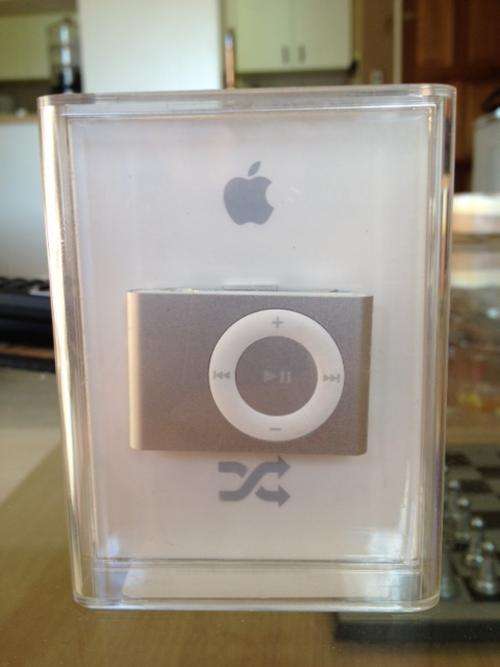 1GB iPod Shuffle *Free Postage*
